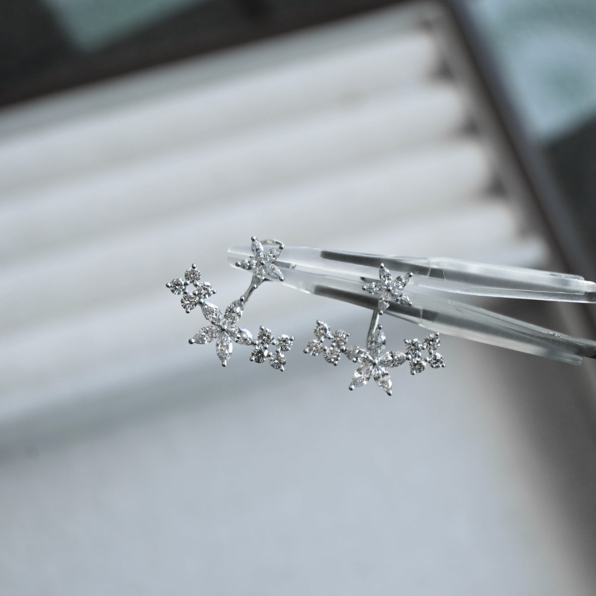 Cluster Earrings in 18K White Gold